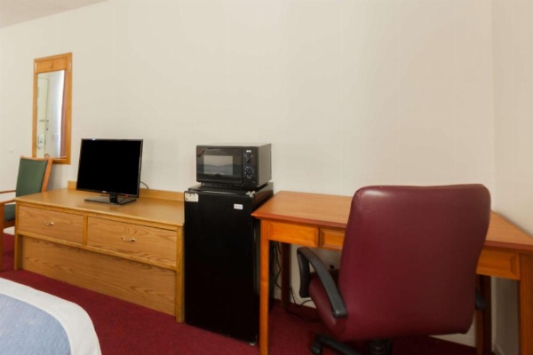 Days Inn by Wyndham Castaic Six Flags Magic Mountain image 24