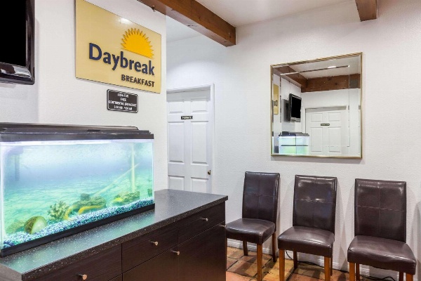 Days Inn by Wyndham Castaic Six Flags Magic Mountain Main image